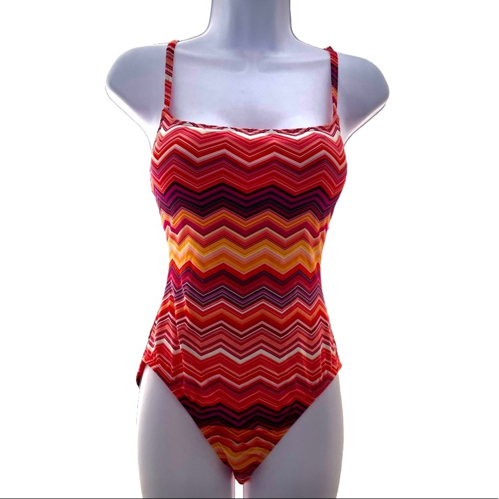La Blanca one-piece swimsuit featuring a vibrant chevron or zigzag pattern size6